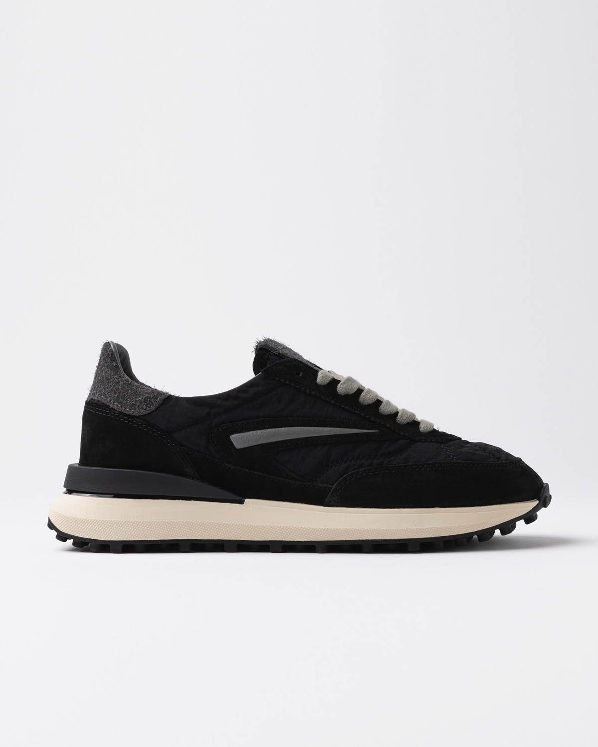 D.A.T.E.: ATHLETA TOUCH BLACK