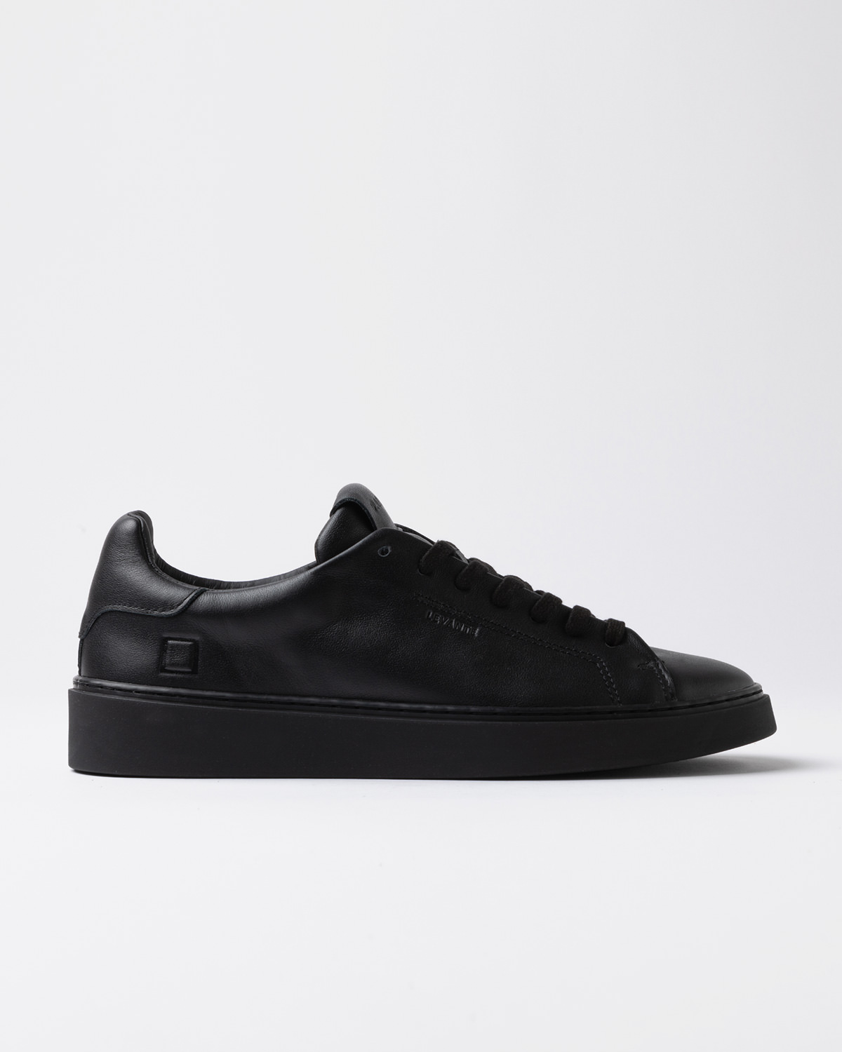 D.A.T.E.: LEVANTE MONO BLACK