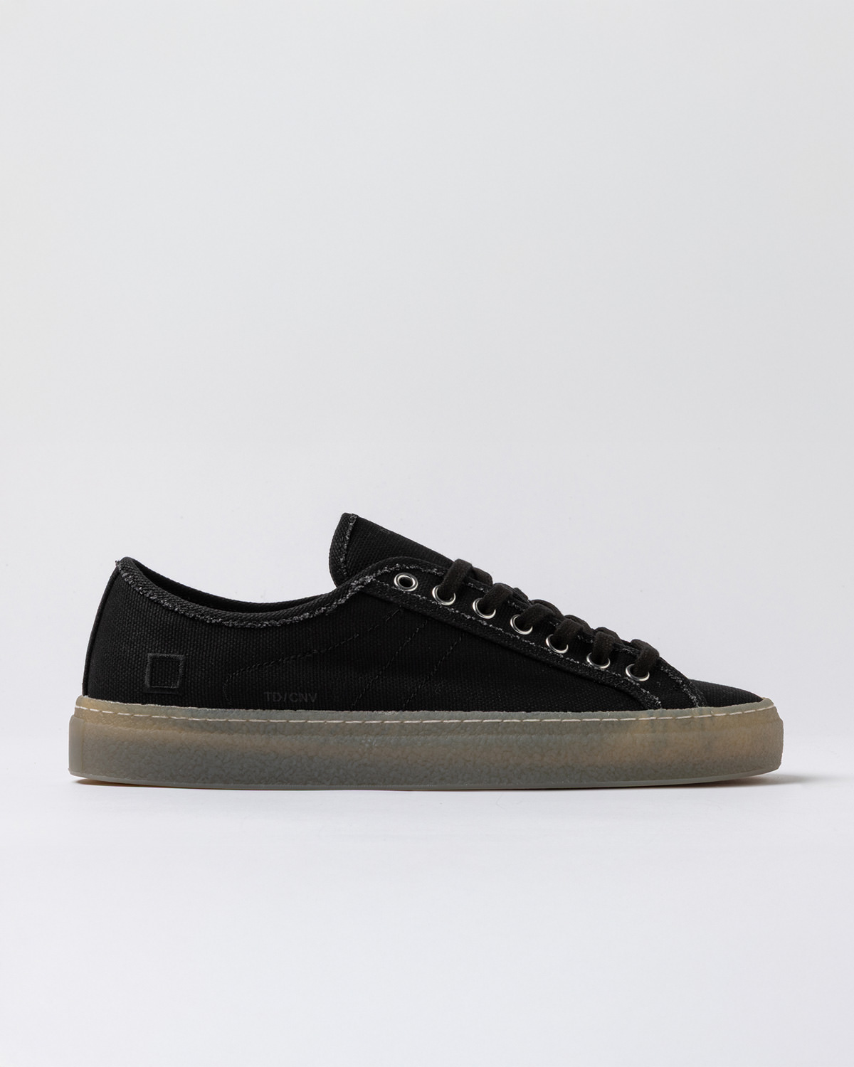 D.A.T.E.: TENDER CANVAS BLACK