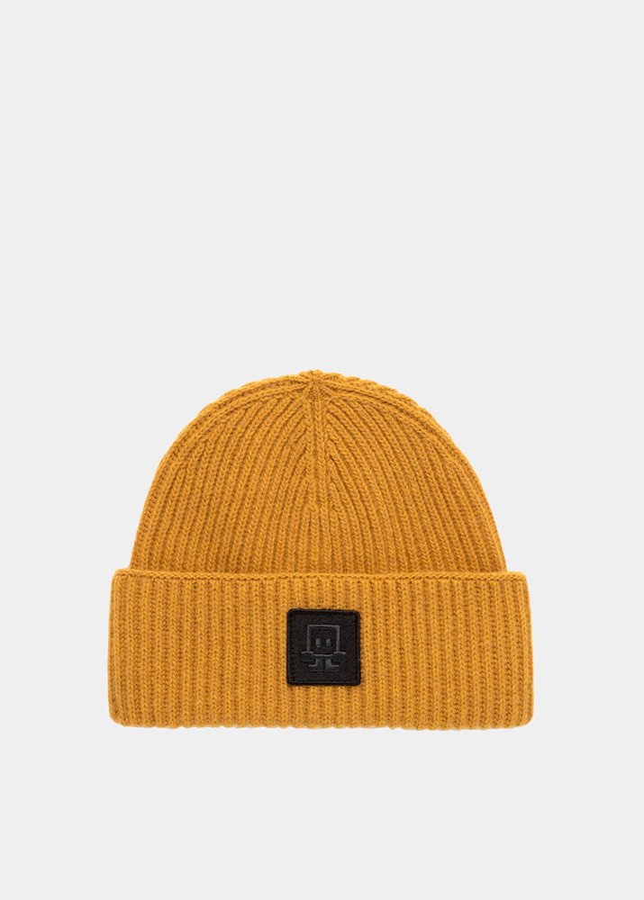 D.A.T.E.: BETTO WOOL OCHER