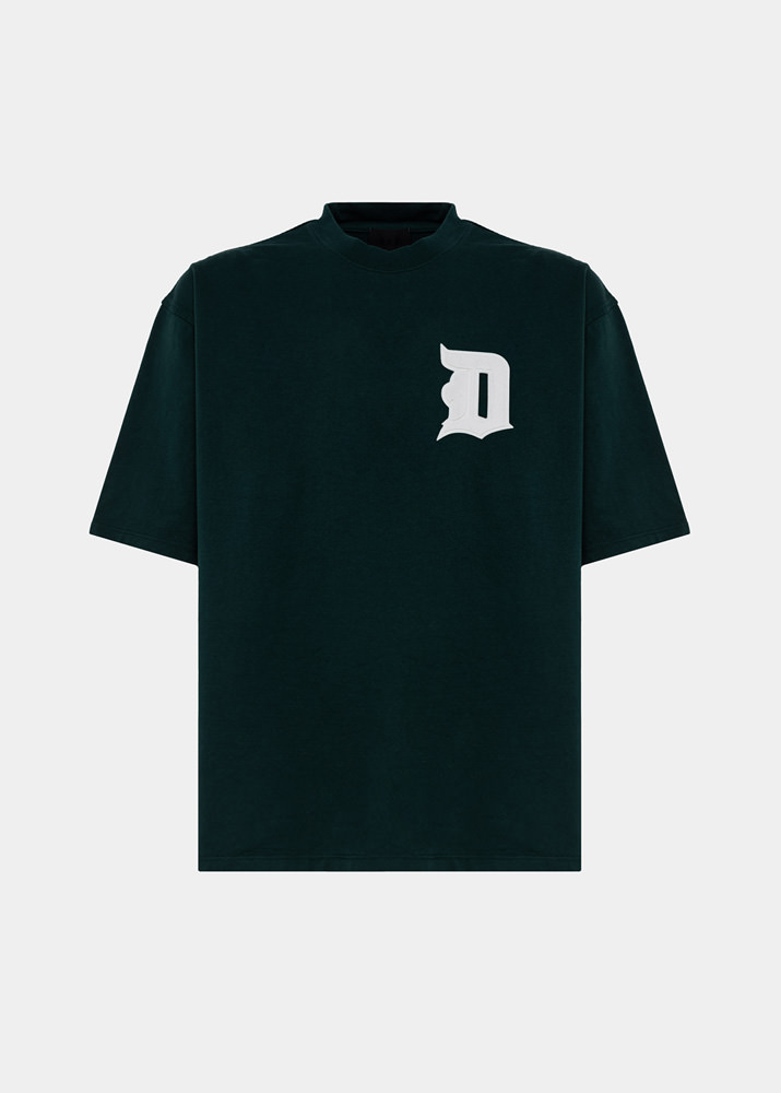 D.A.T.E.: T-SHIRT OVER LETTER GREEN