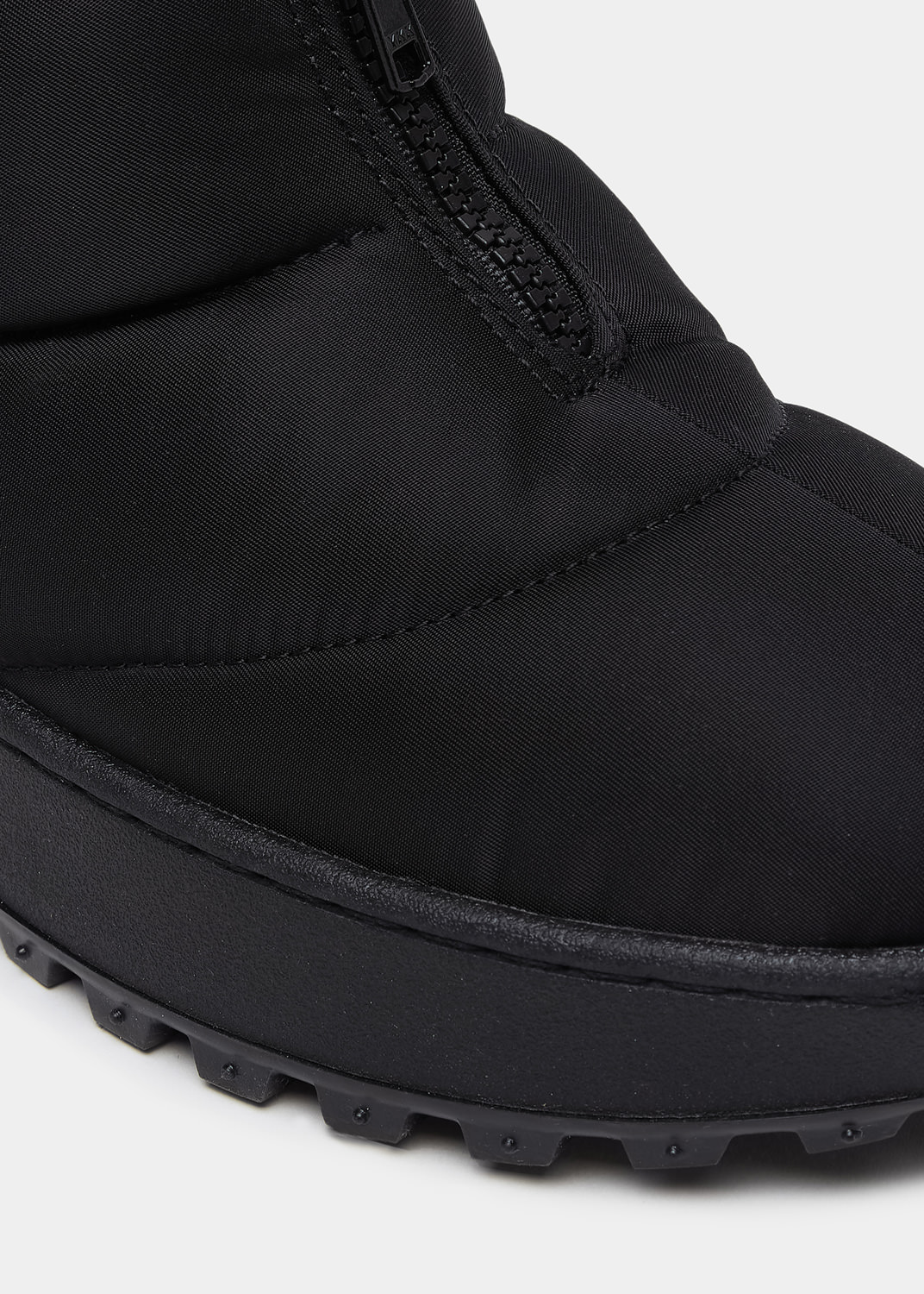 D.A.T.E.: ASTRA LOW NYLON BLACK