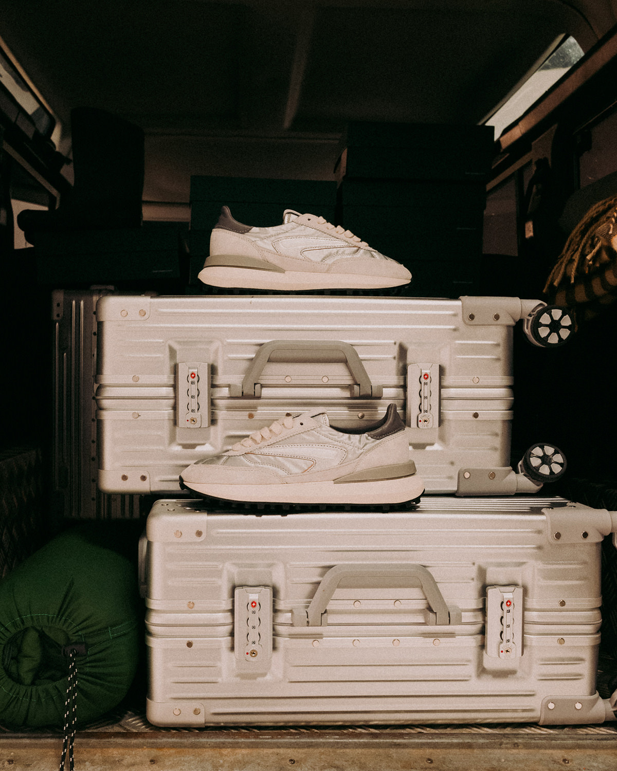 D.A.T.E.: ATHLETA LAMINATED SILVER