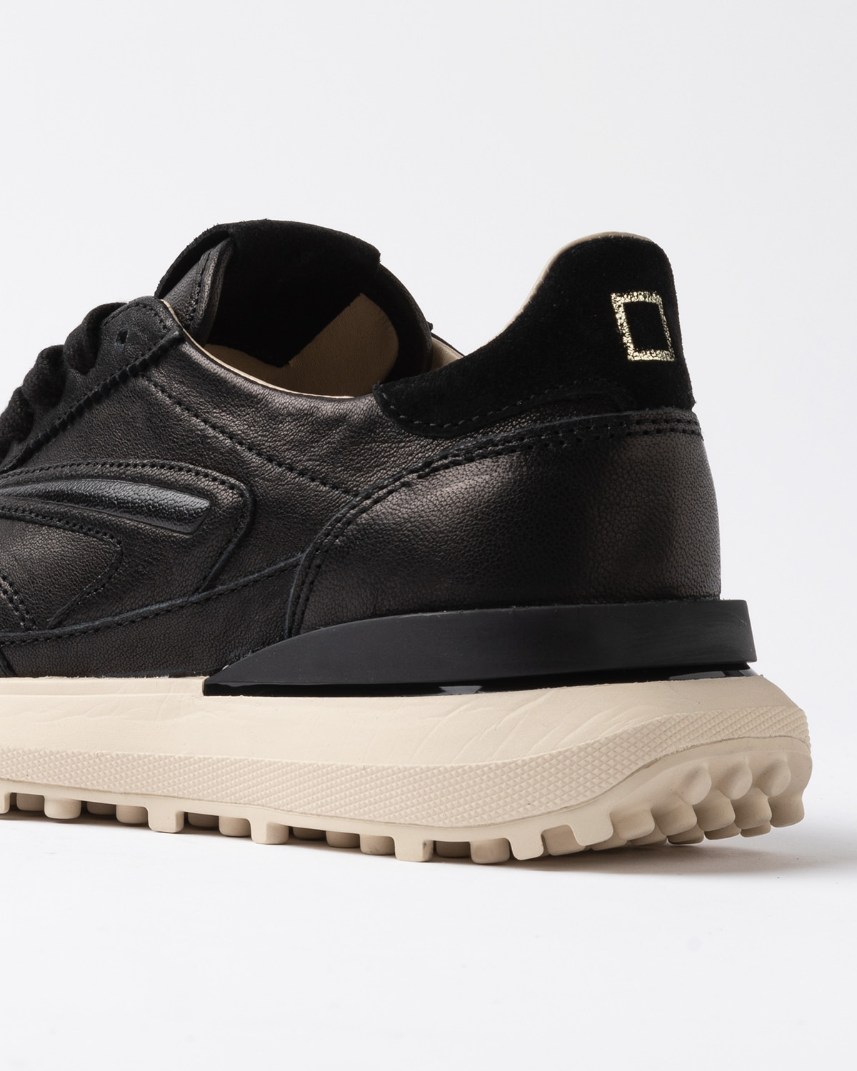 D.A.T.E.: ATHLETA NATURAL BLACK