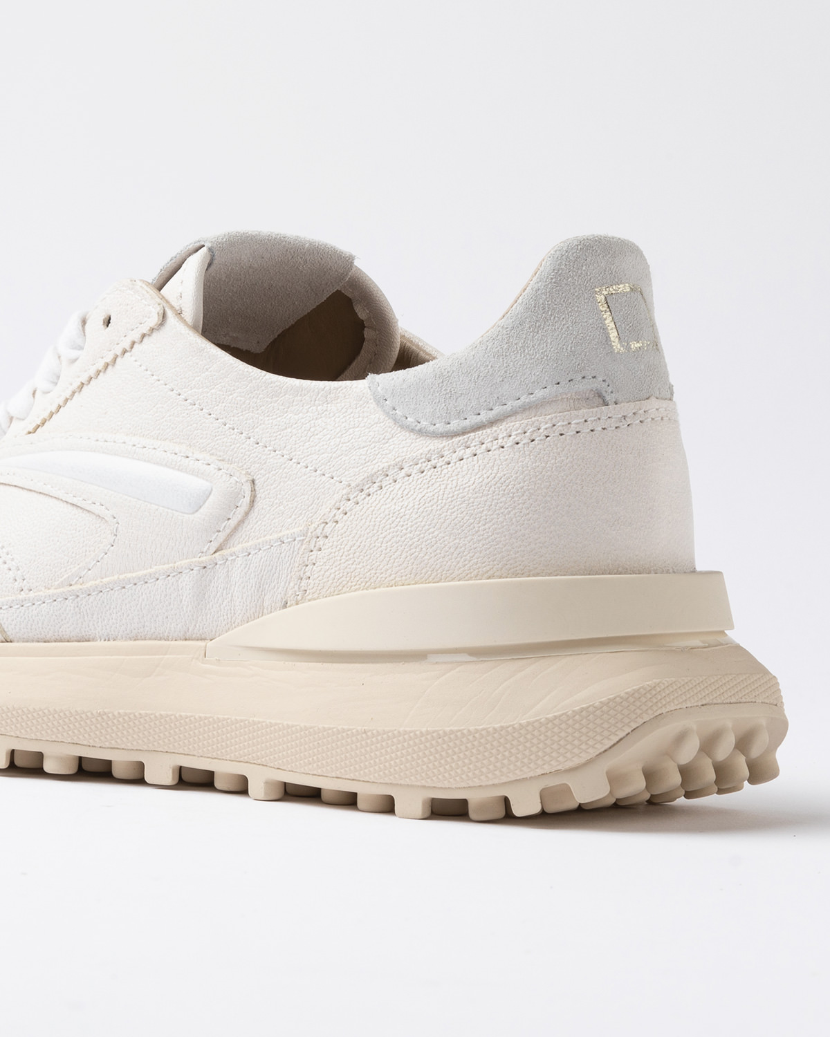 D.A.T.E.: ATHLETA NATURAL WHITE