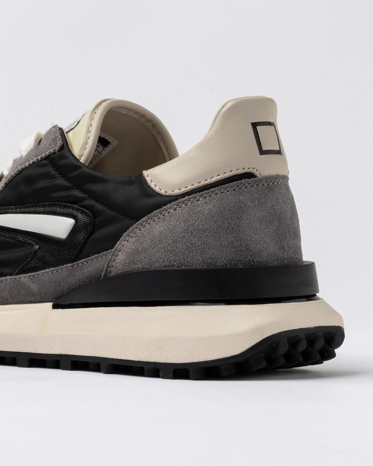 D.A.T.E.: ATHLETA NYLON BLACK-IVORY