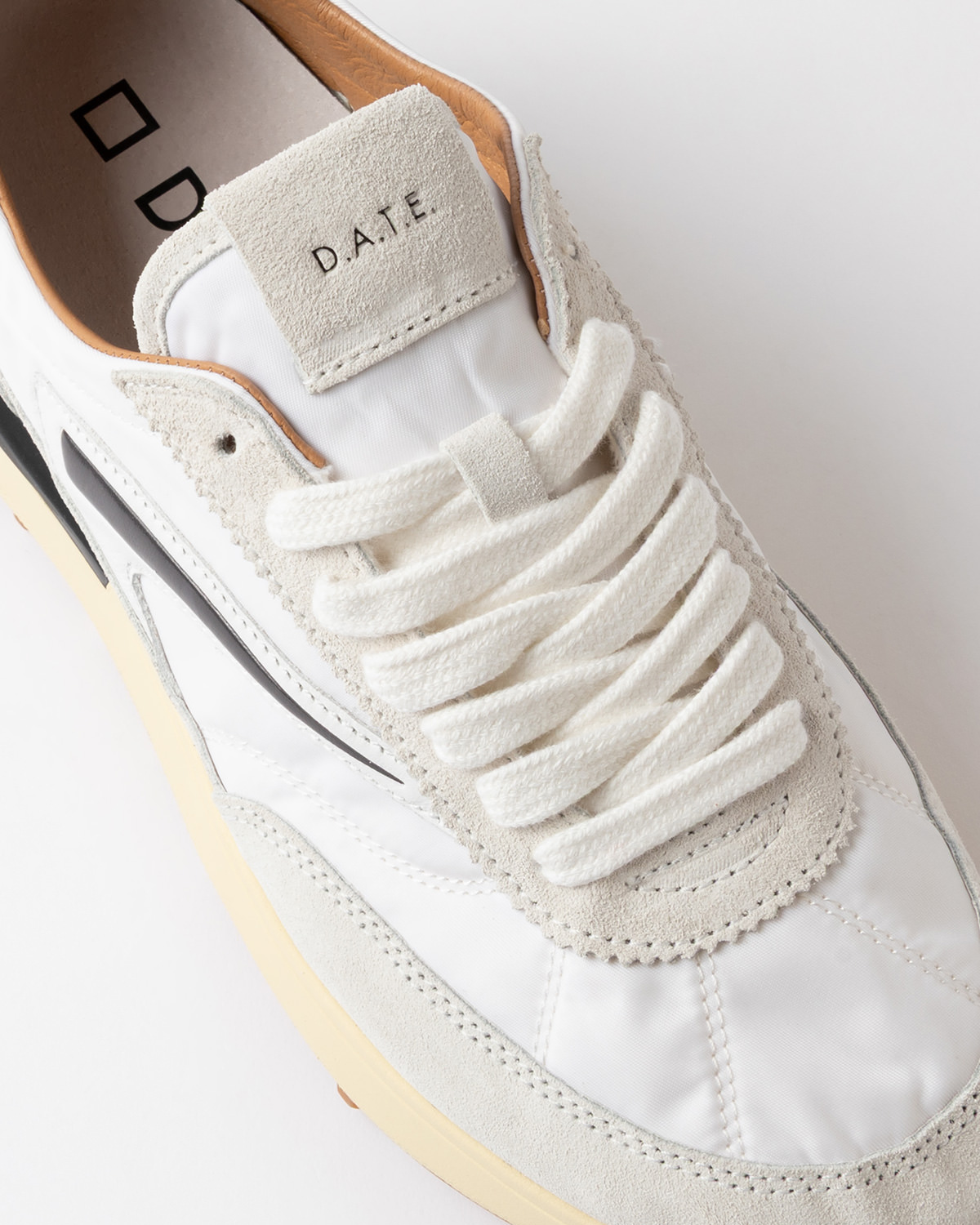 D.A.T.E.: ATHLETA NYLON WHITE-BLUE