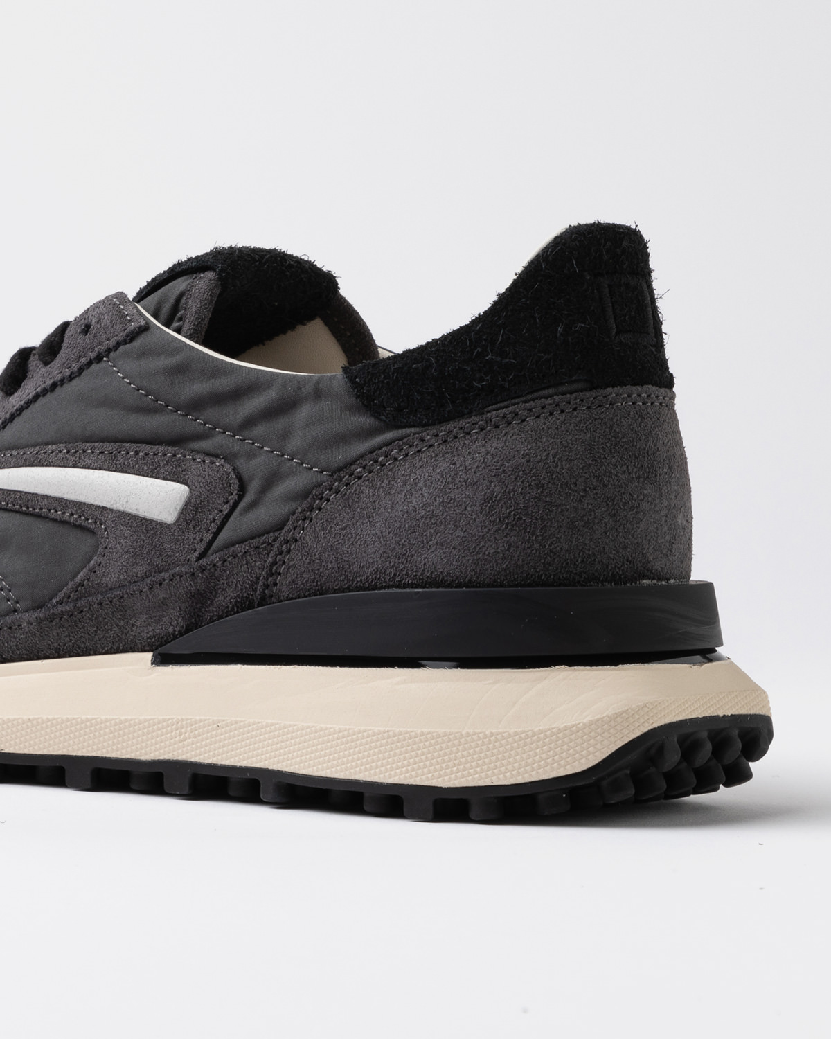 D.A.T.E.: ATHLETA TOUCH ANTHRACITE