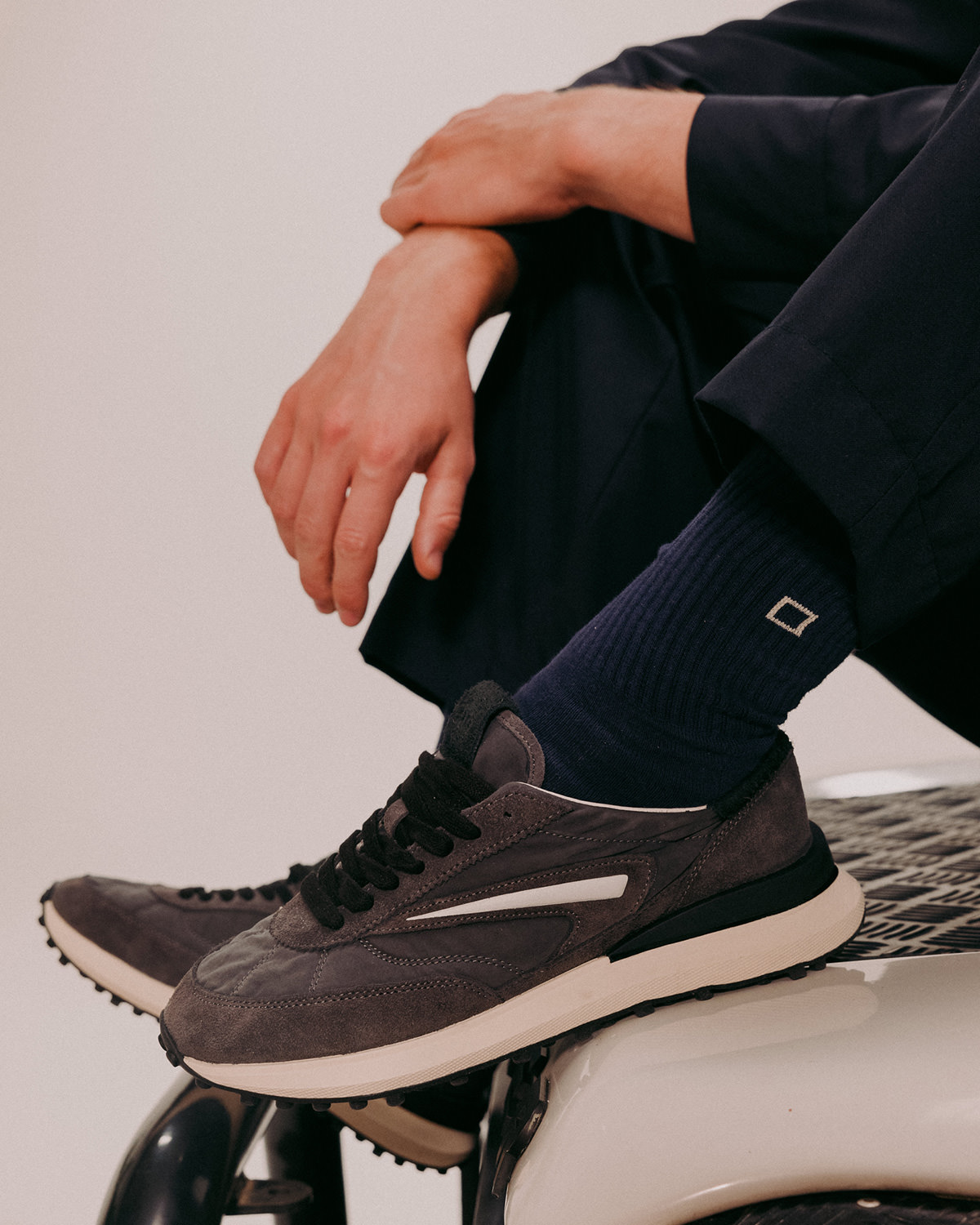 D.A.T.E.: ATHLETA TOUCH ANTHRACITE