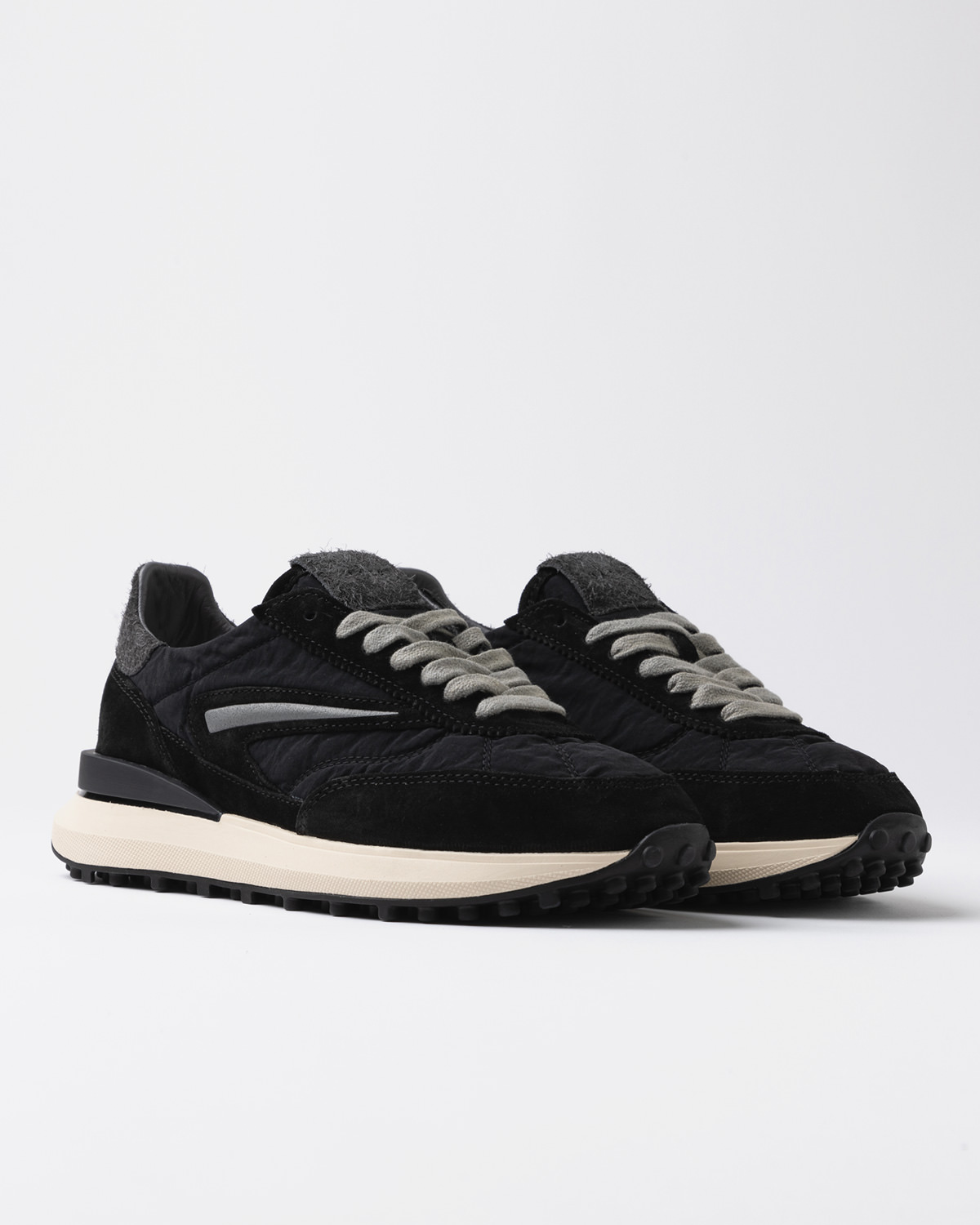 D.A.T.E.: ATHLETA TOUCH BLACK