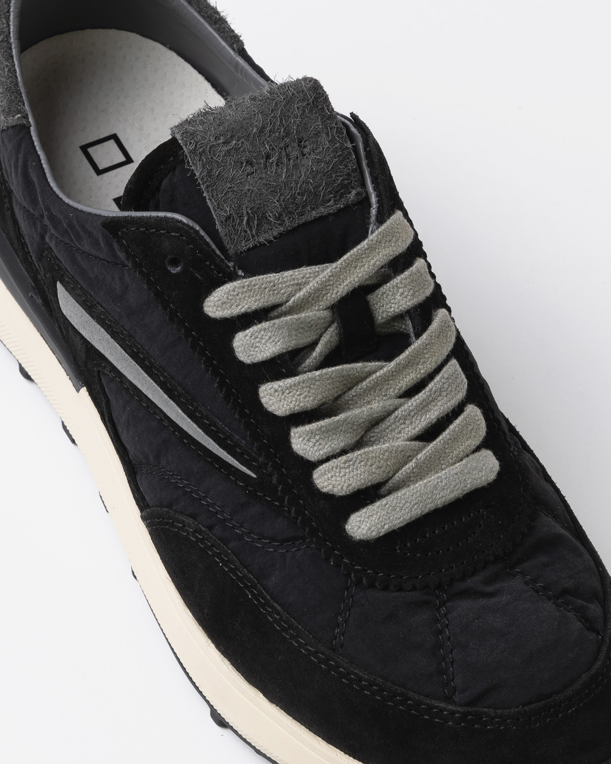 D.A.T.E.: ATHLETA TOUCH BLACK