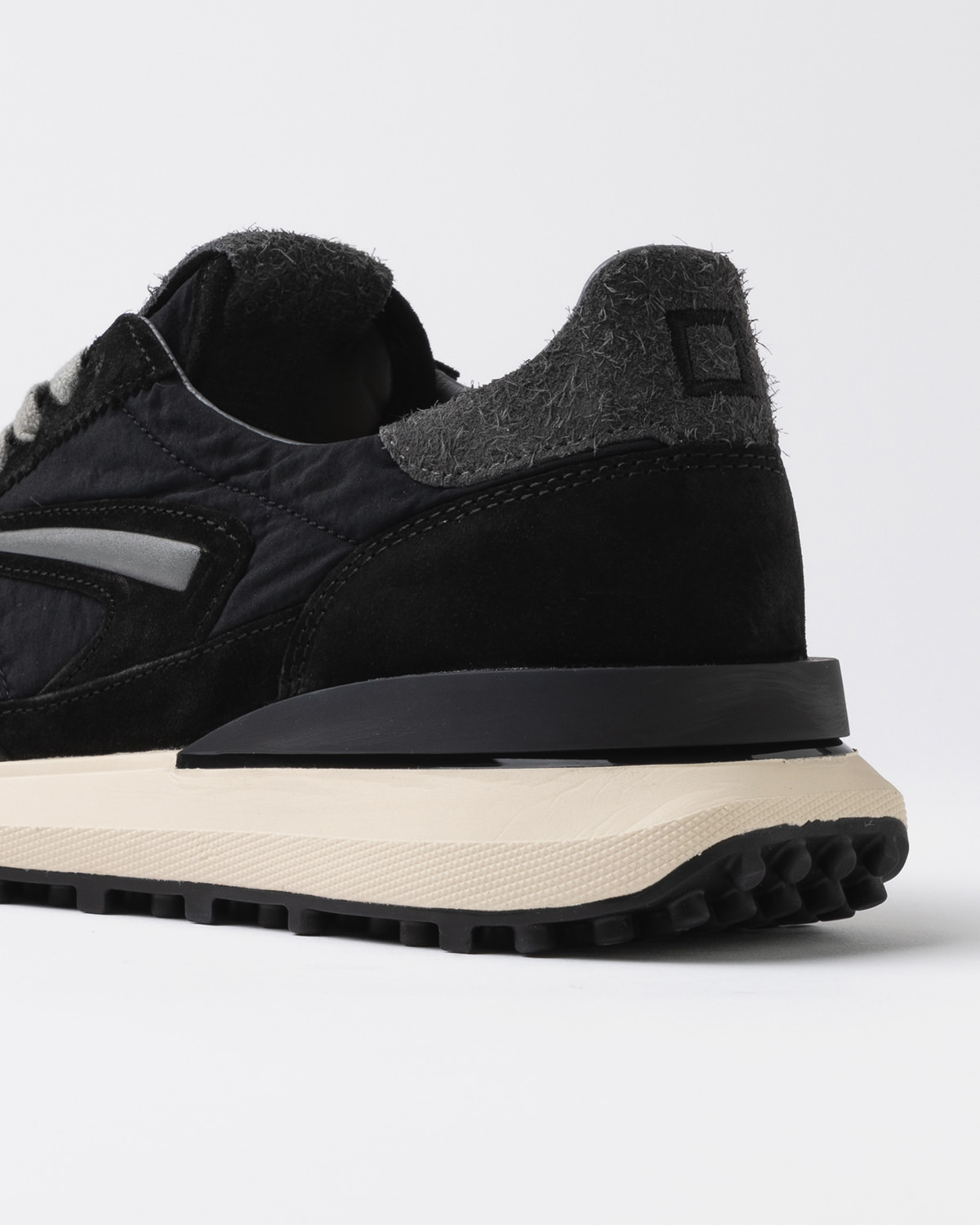 D.A.T.E.: ATHLETA TOUCH BLACK