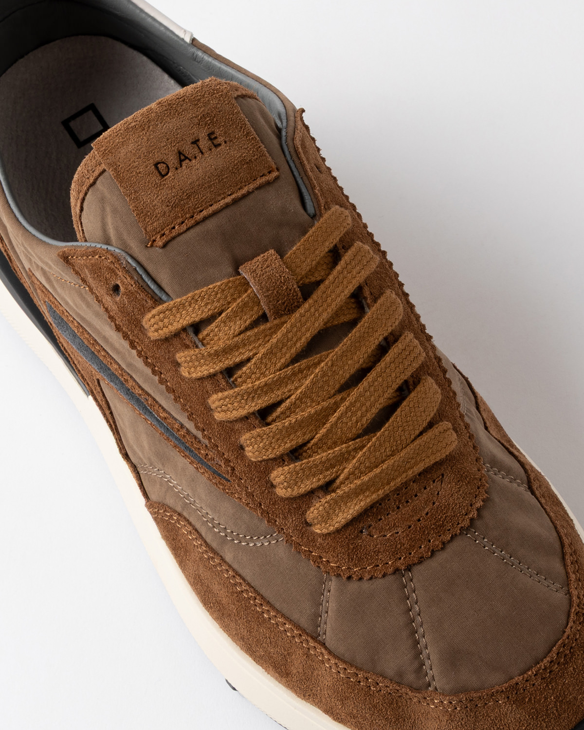 D.A.T.E.: ATHLETA WAX CUOIO