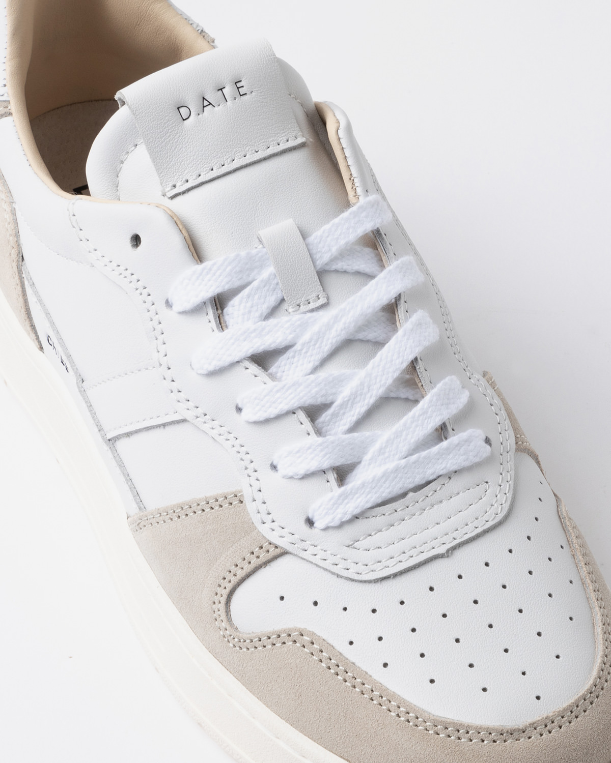 D.A.T.E.: COURT 2.0 BASIC WHITE-BEIGE