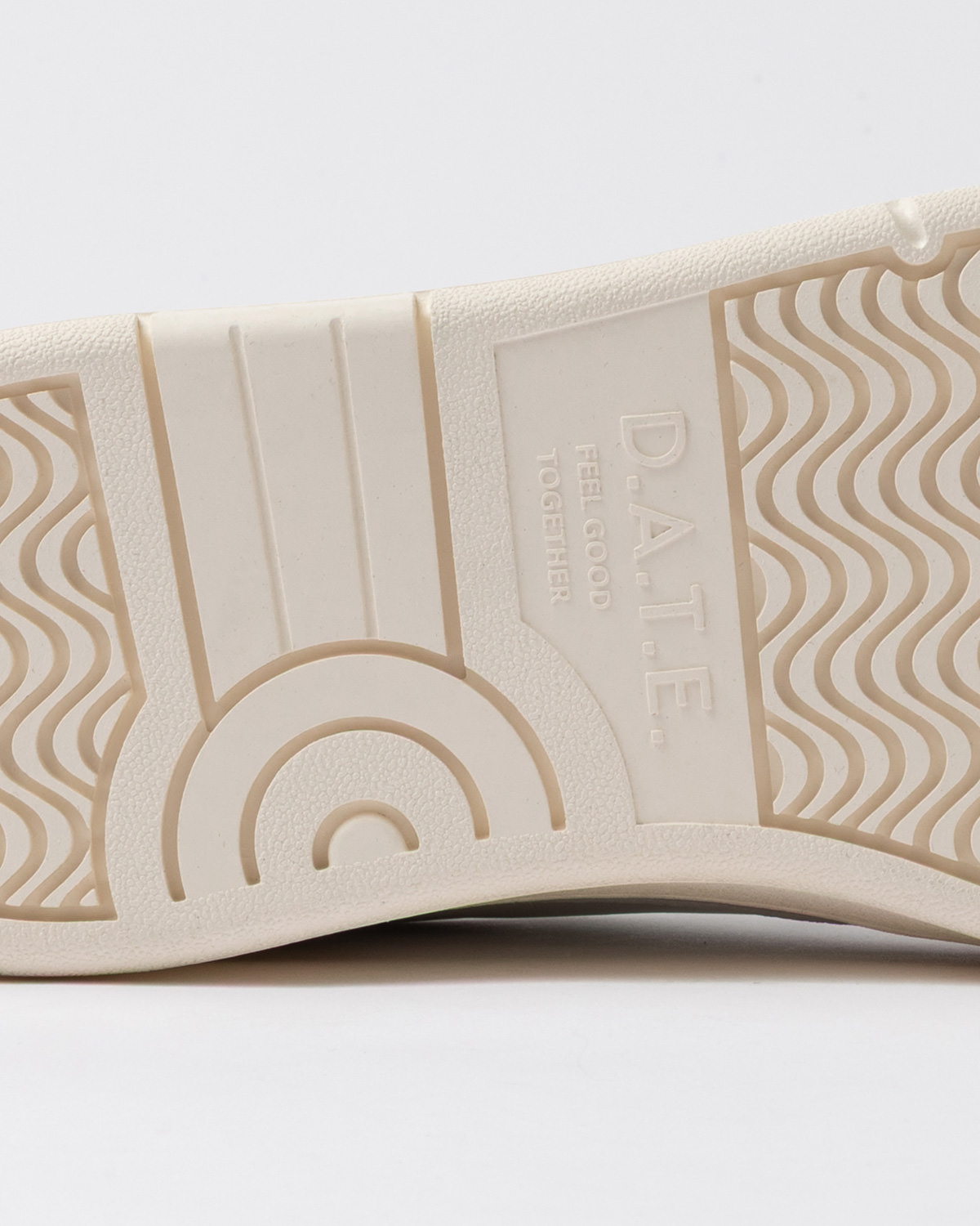 D.A.T.E.: COURT 2.0 VINTAGE CALF IVORY