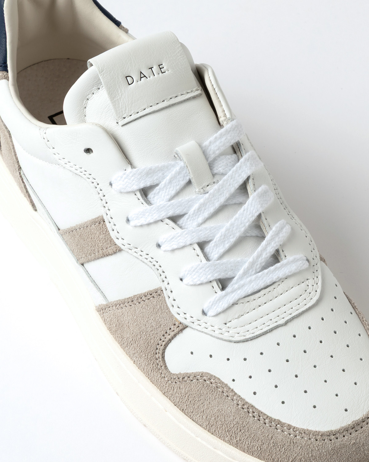 D.A.T.E.: COURT 2.0 VINTAGE CALF WHITE-BLUE