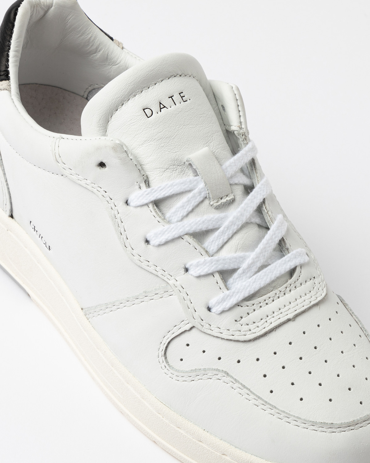 D.A.T.E.: COURT CALF WHITE-BLACK