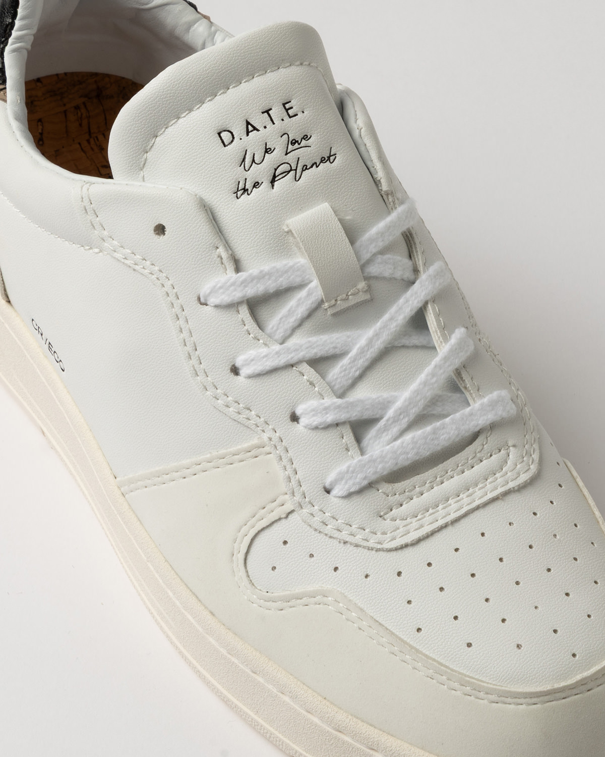 D.A.T.E.: COURT ECO-VEGAN WHITE-BLACK