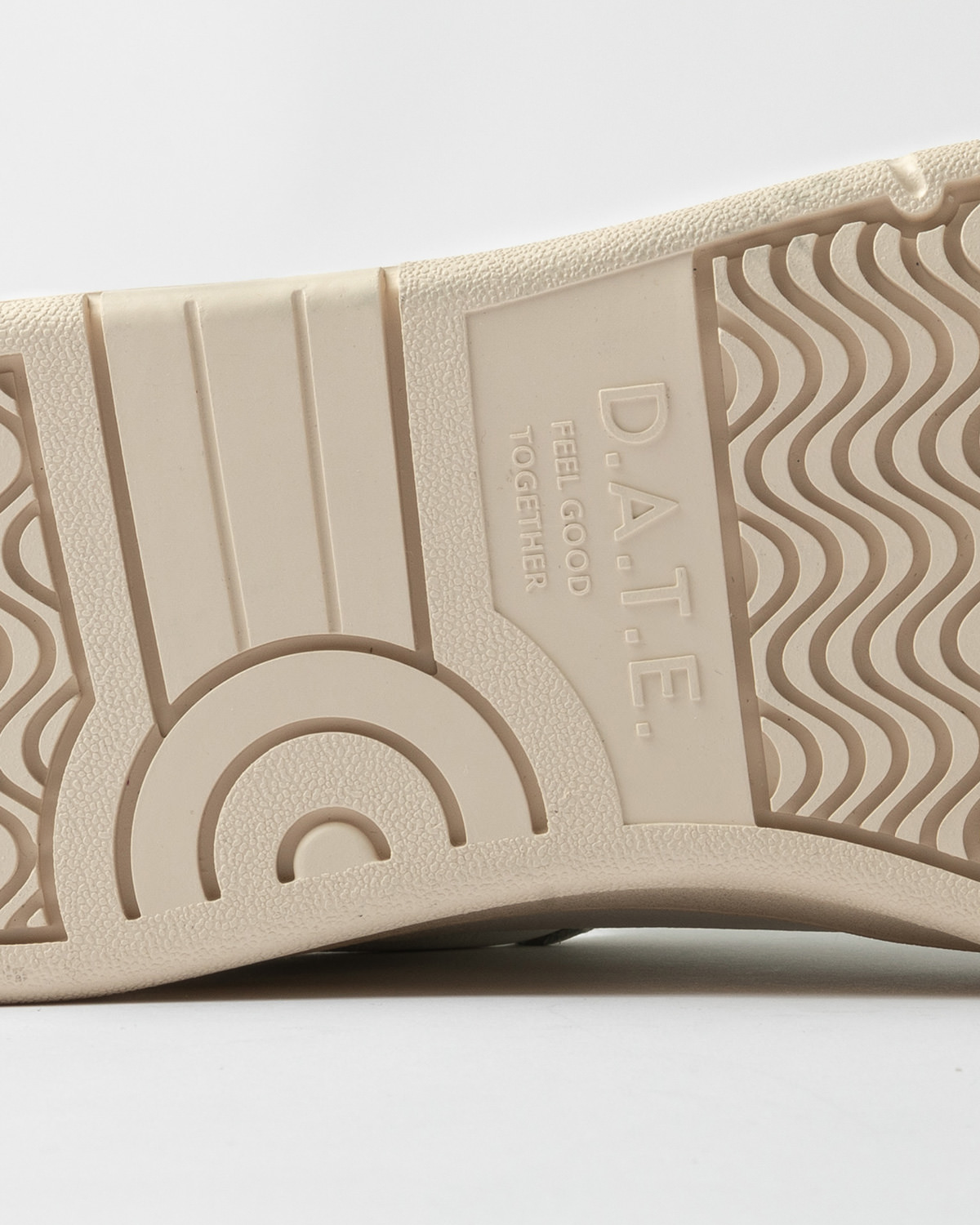 D.A.T.E.: COURT FRUIT WHITE