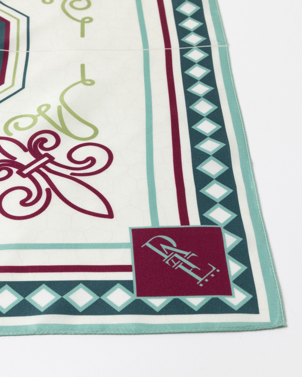 D.A.T.E.: FOULARD CEMENTINA