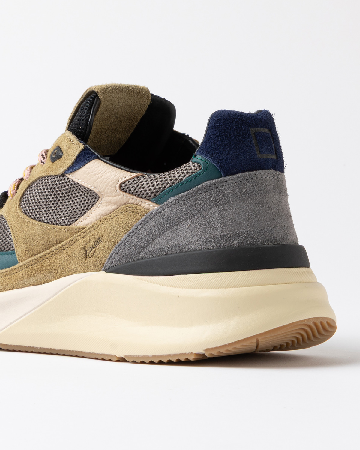 D.A.T.E.: FUGA 20' COLORED MUD