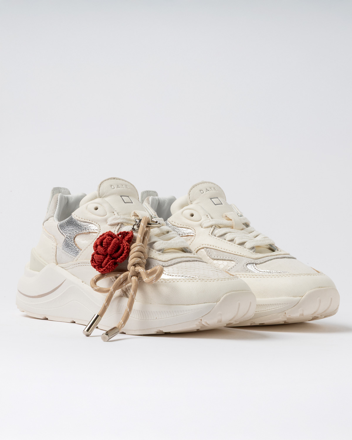 D.A.T.E.: FUGA ANIMALIER WHIPS