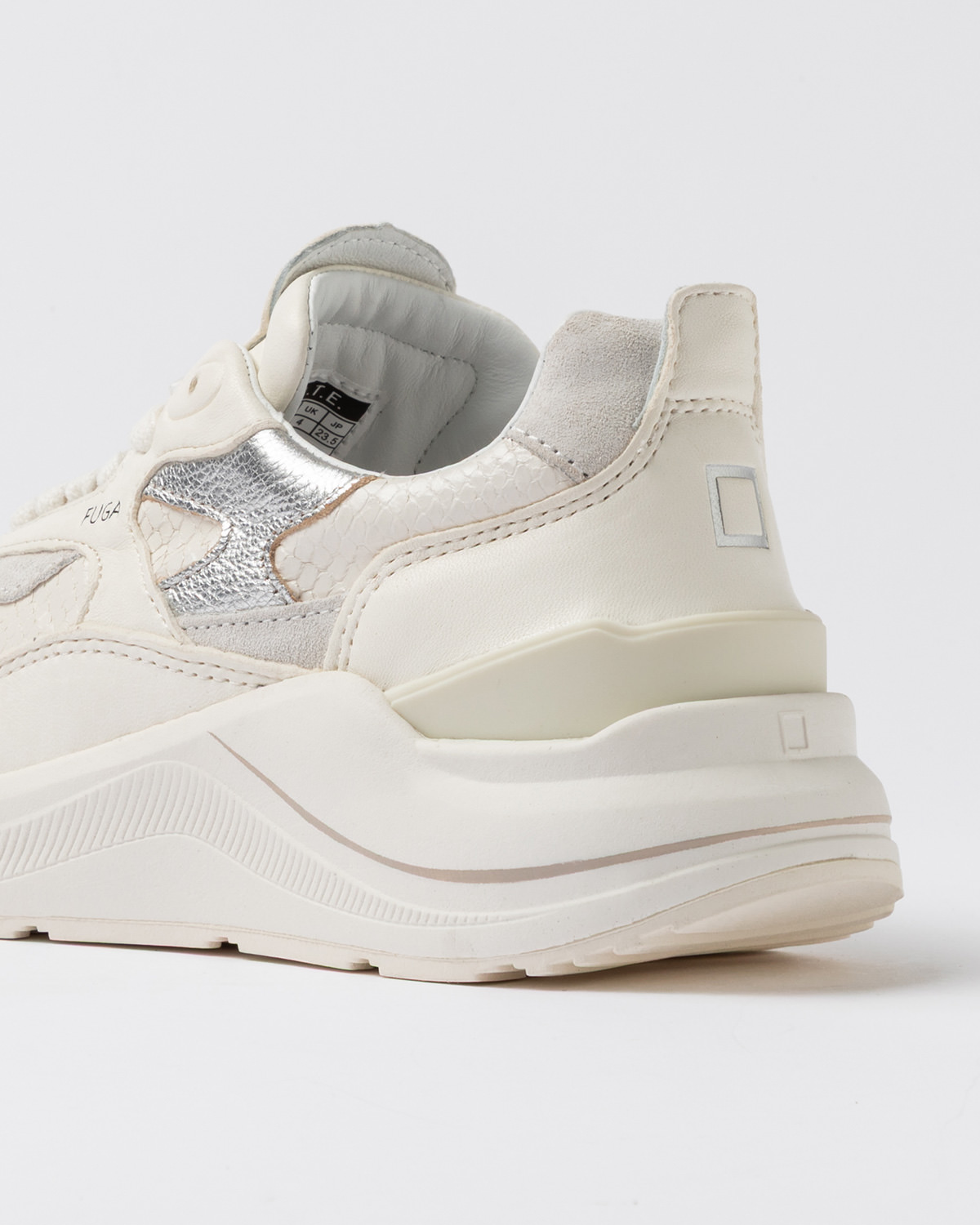 D.A.T.E.: FUGA ANIMALIER WHIPS