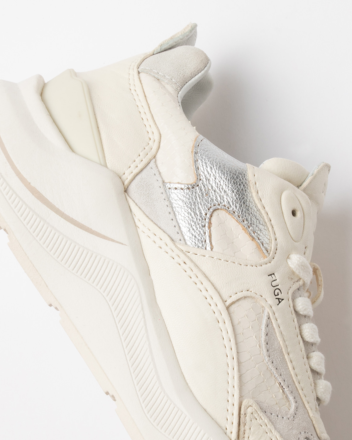 D.A.T.E.: FUGA ANIMALIER WHIPS