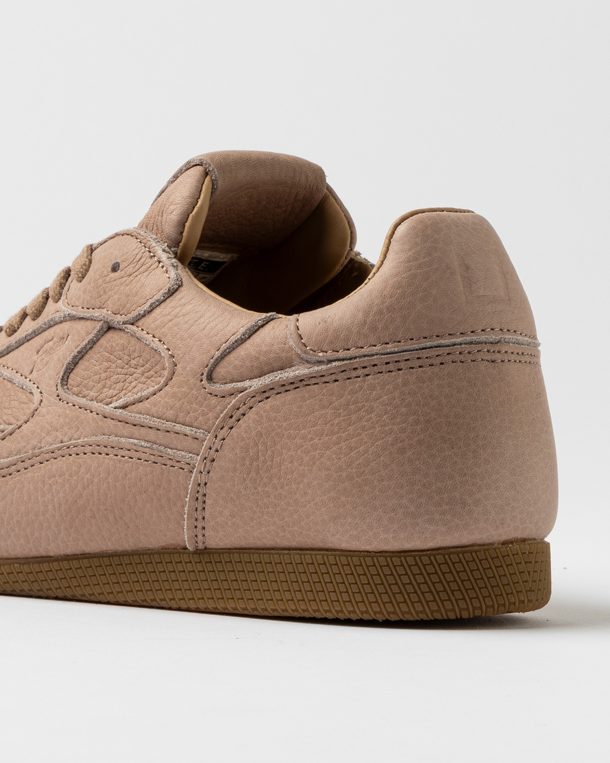 D.A.T.E.: FUGA LOW STONE MUD