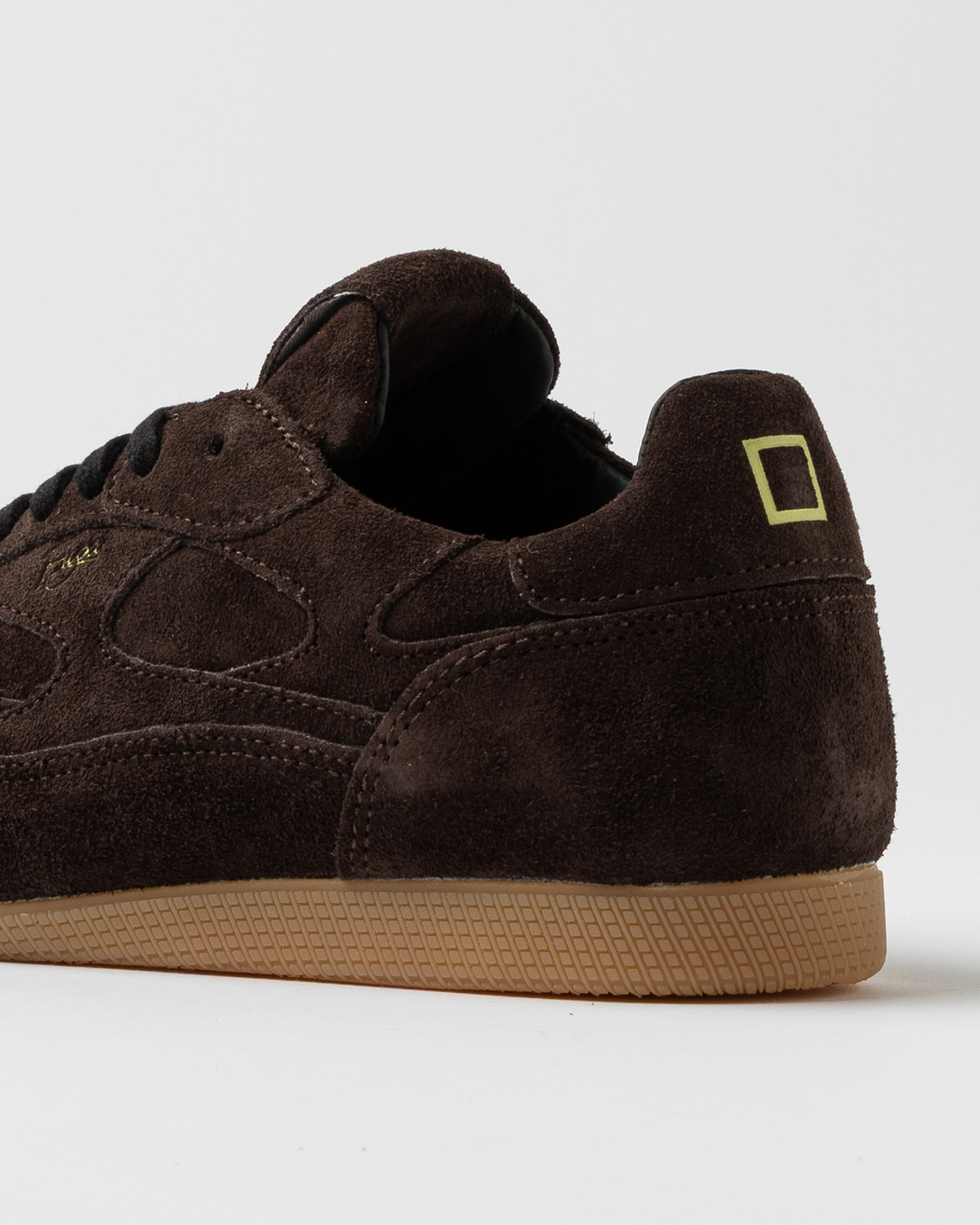 D.A.T.E.: FUGA LOW VELOUR CHOCOLATE