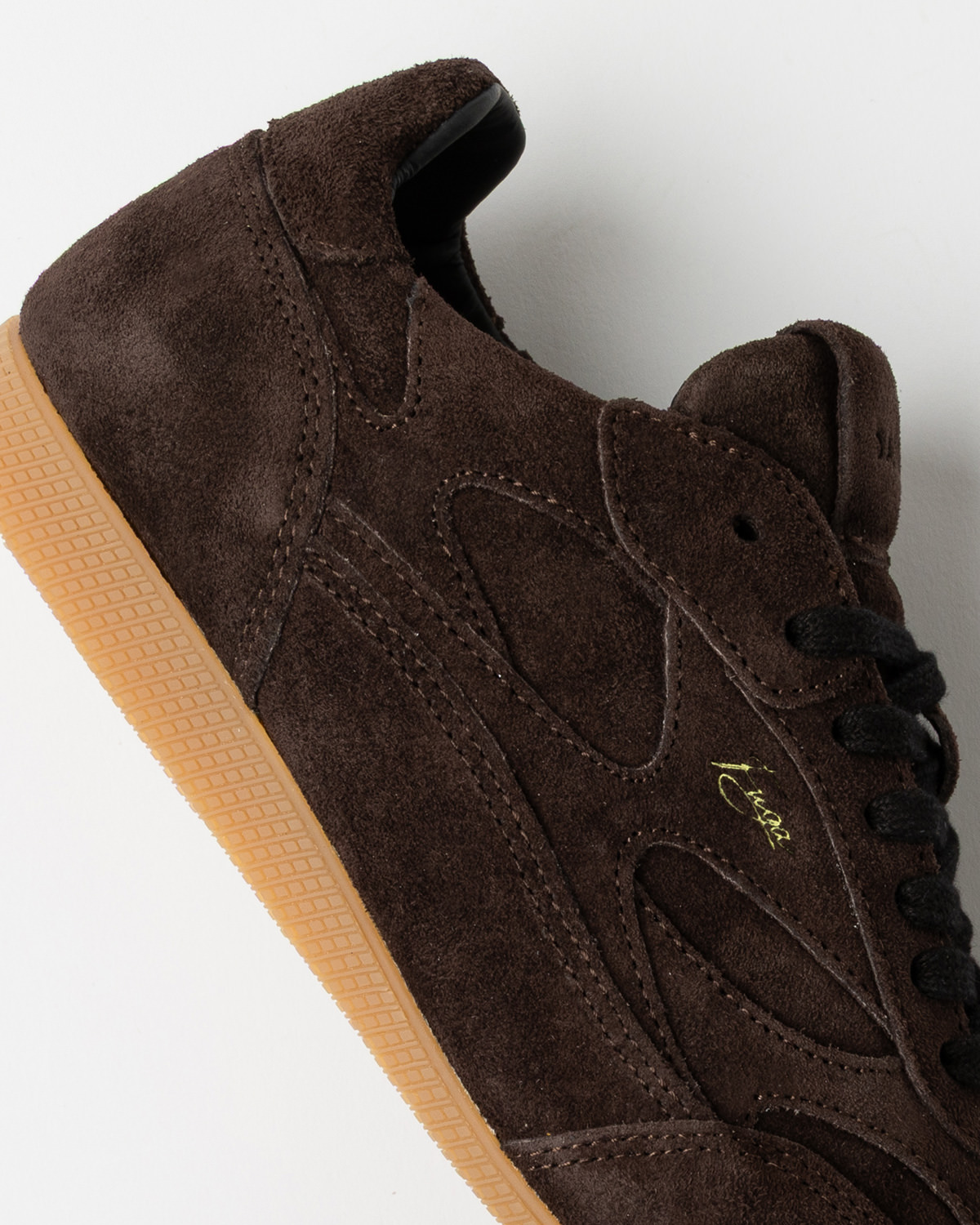 D.A.T.E.: FUGA LOW VELOUR CHOCOLATE