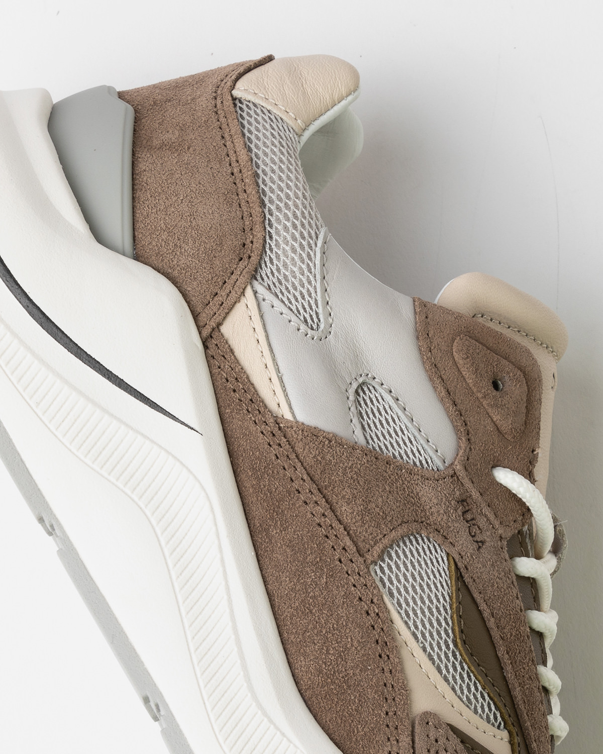 D.A.T.E.: FUGA MESH SAND