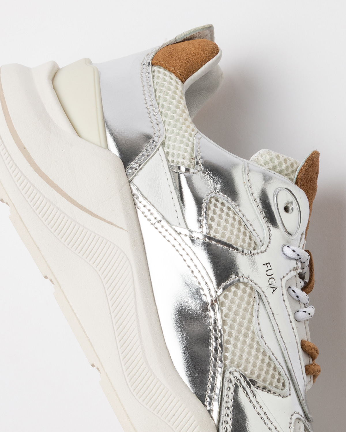 D.A.T.E.: FUGA MIRROR IVORY-SILVER