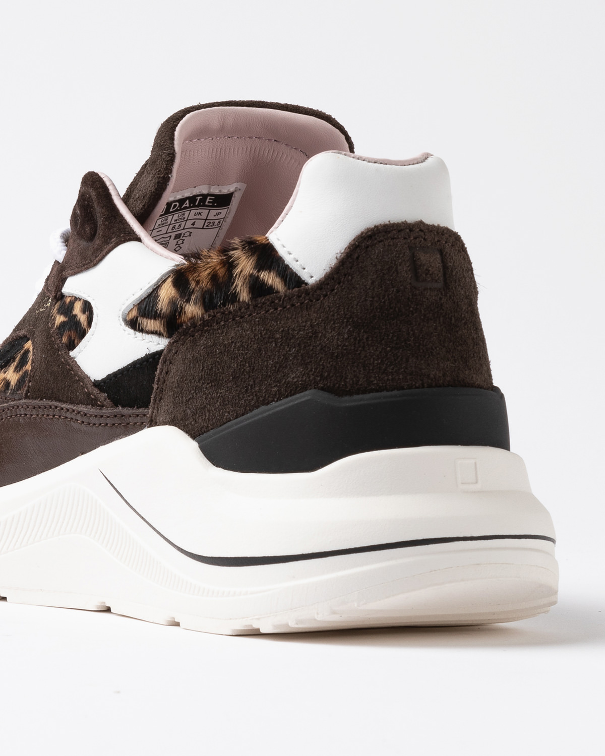 D.A.T.E.: FUGA PONY LEOPARD