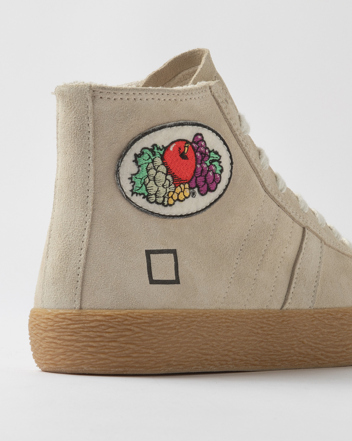 D.A.T.E.: HILL HIGH FRUIT BEIGE