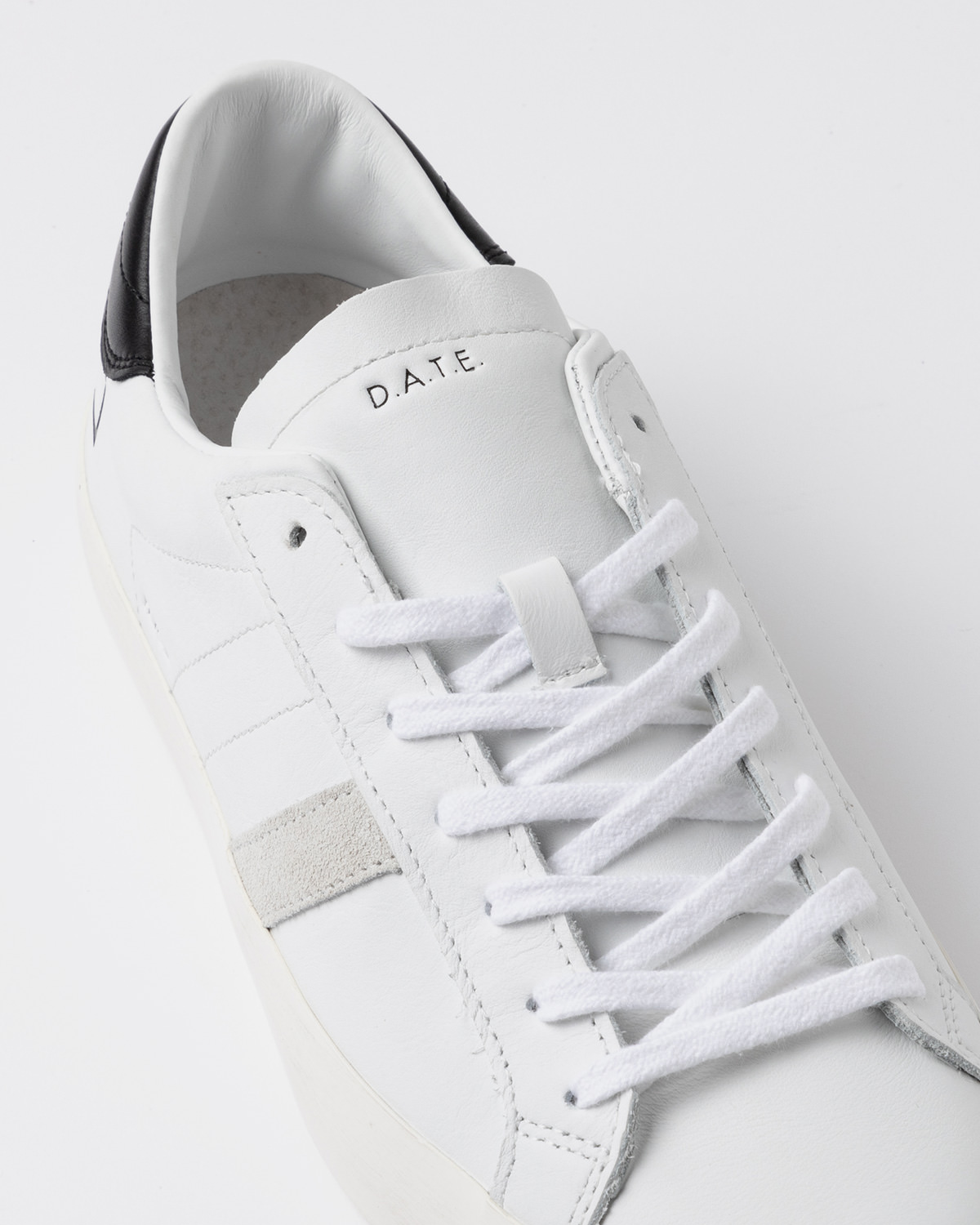 D.A.T.E.: HILL LOW CALF WHITE-BLACK