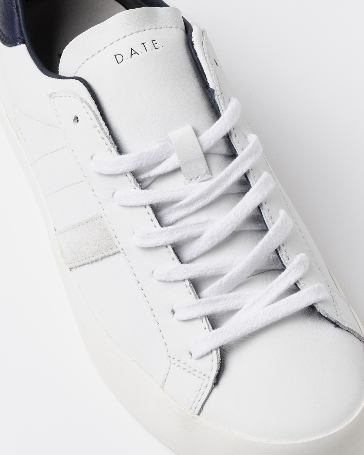 D.A.T.E.: HILL LOW CALF WHITE-BLUE