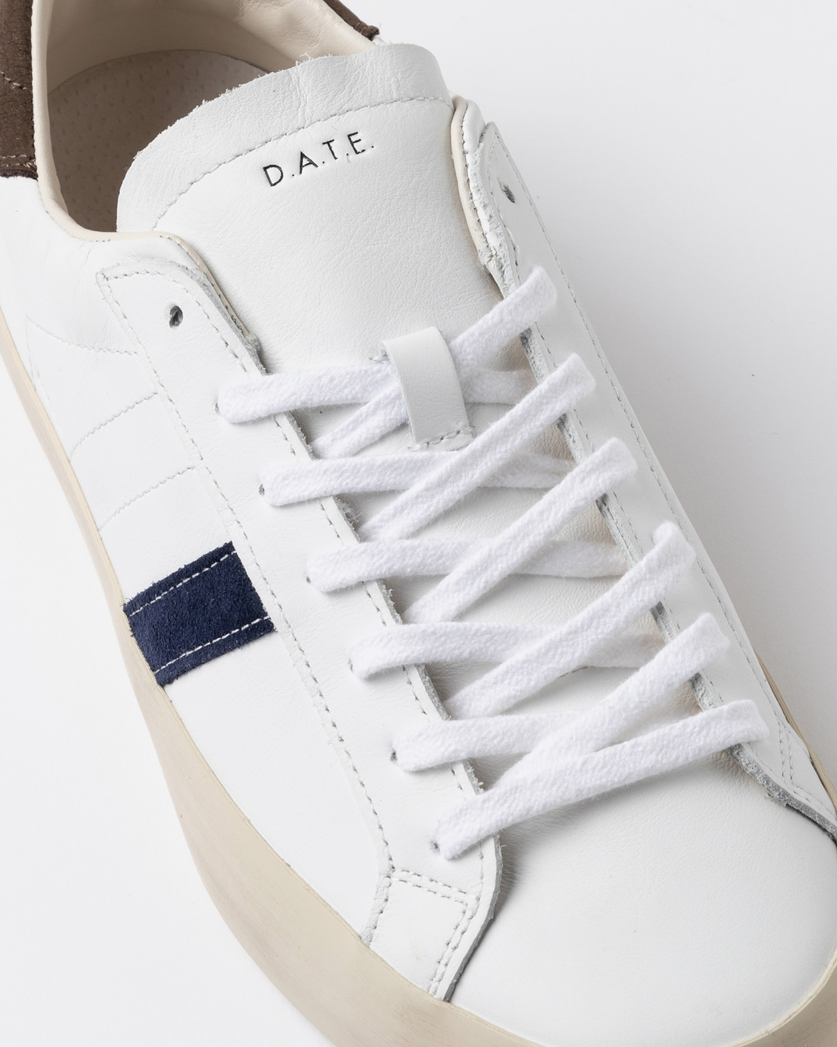 D.A.T.E.: HILL LOW CALF WHITE-BROWN