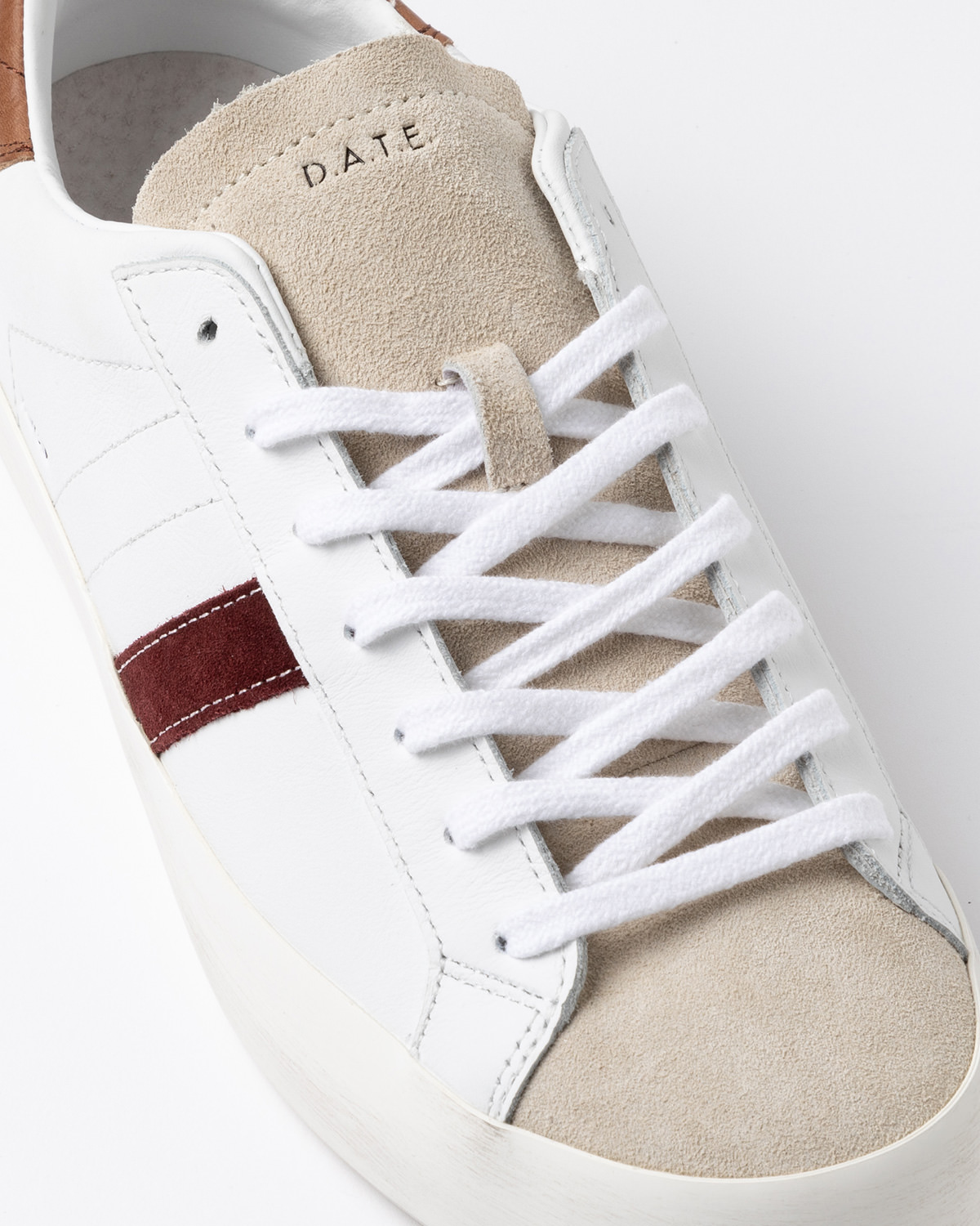D.A.T.E.: HILL LOW CALF WHITE-CUOIO