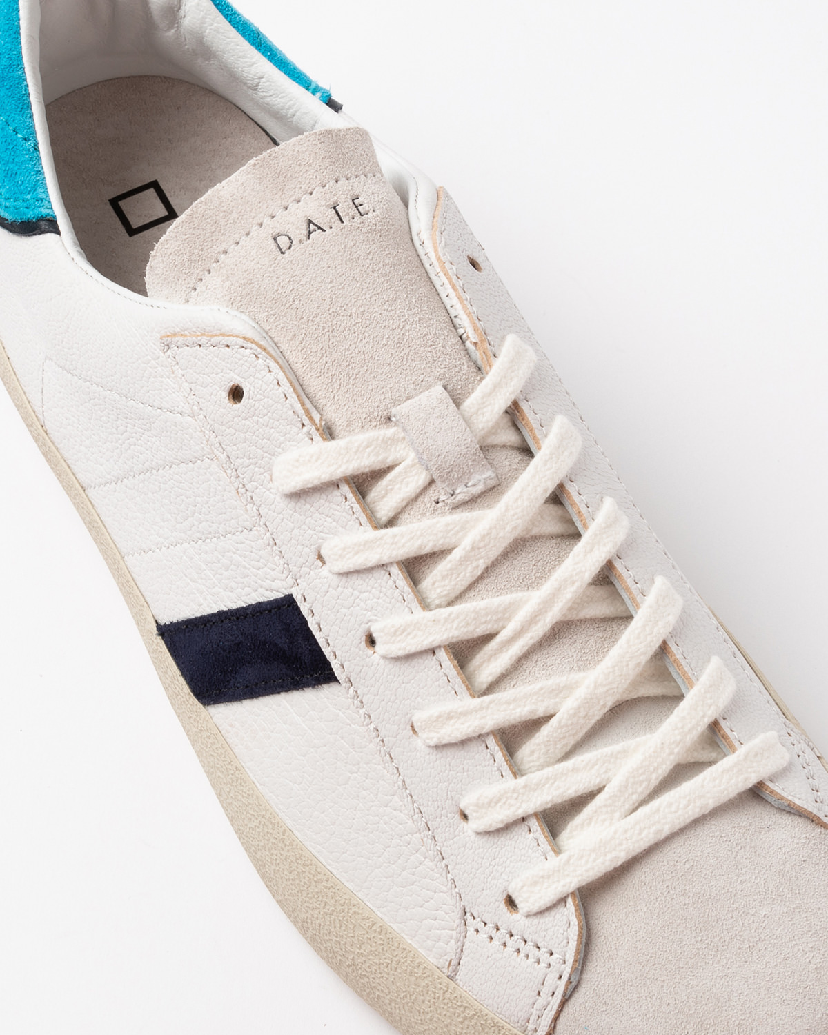 D.A.T.E.: HILL LOW FLUO WHITE-BLUE