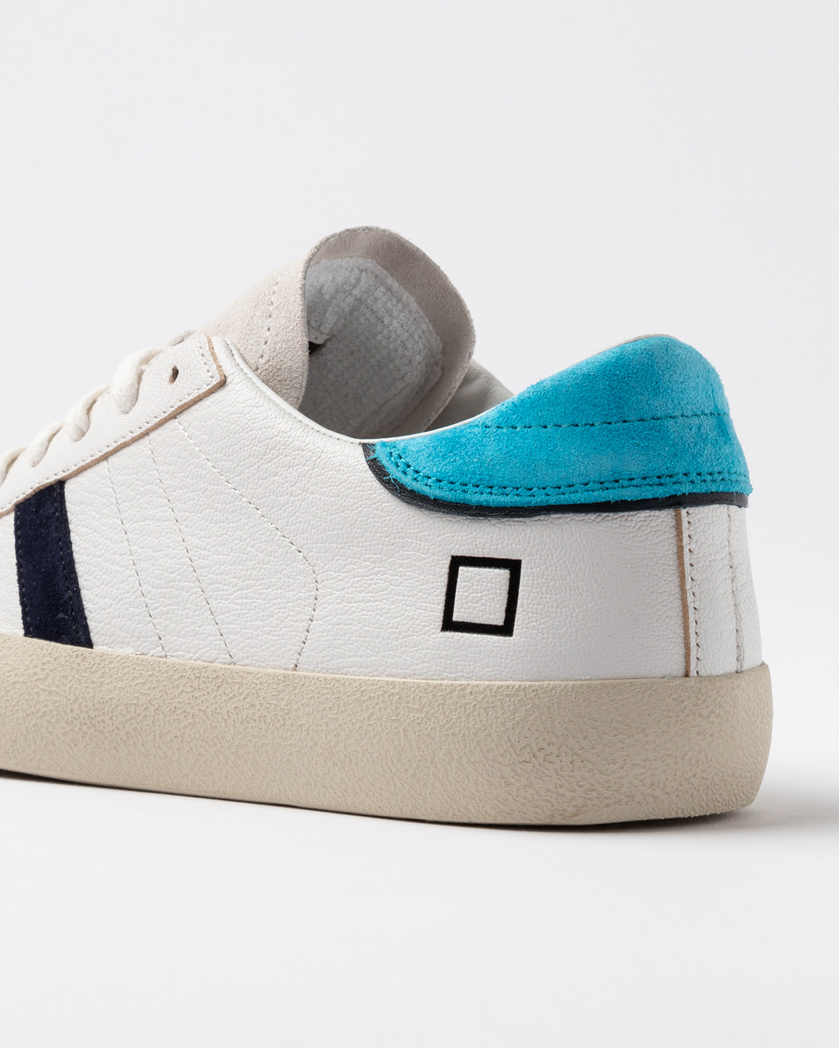 D.A.T.E.: HILL LOW FLUO WHITE-BLUE
