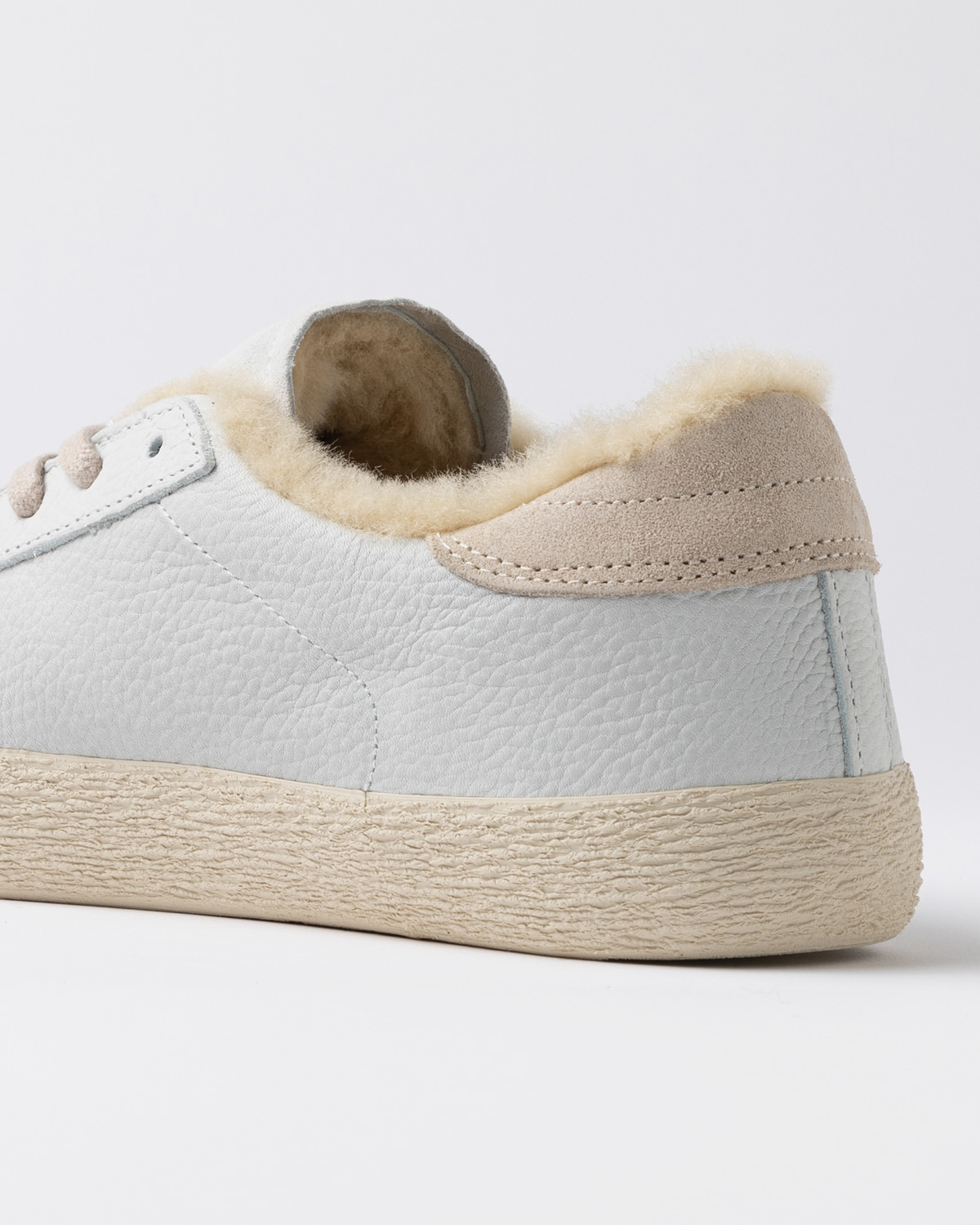 D.A.T.E.: HILL LOW FUR NATURAL WHITE