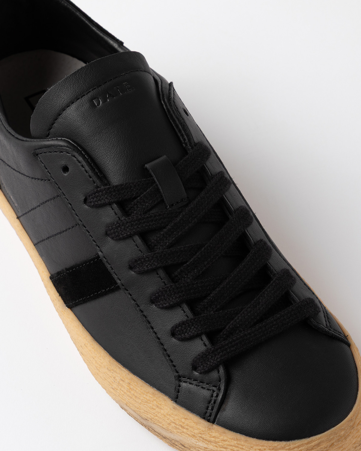 D.A.T.E.: HILL LOW MONO BLACK