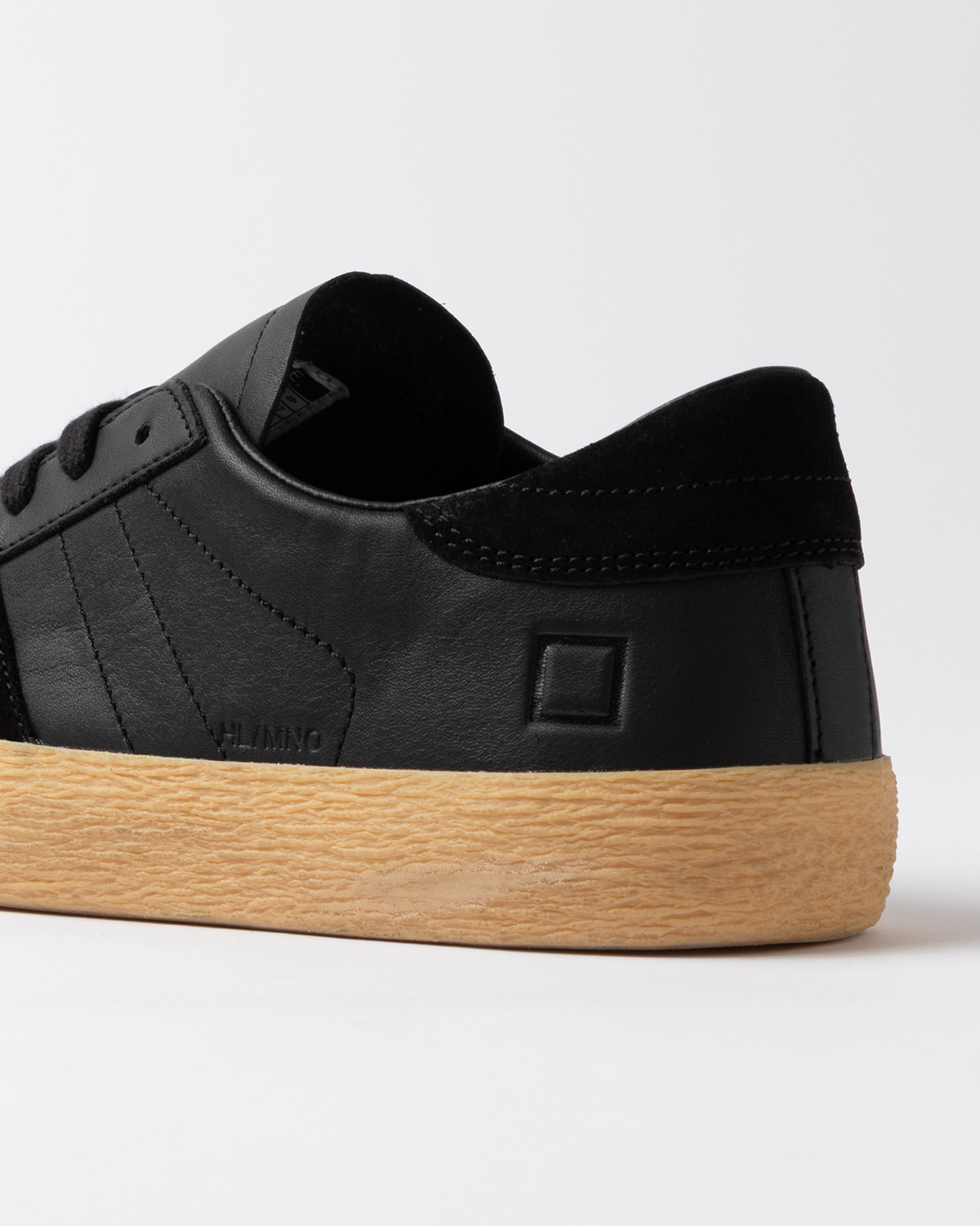 D.A.T.E.: HILL LOW MONO BLACK