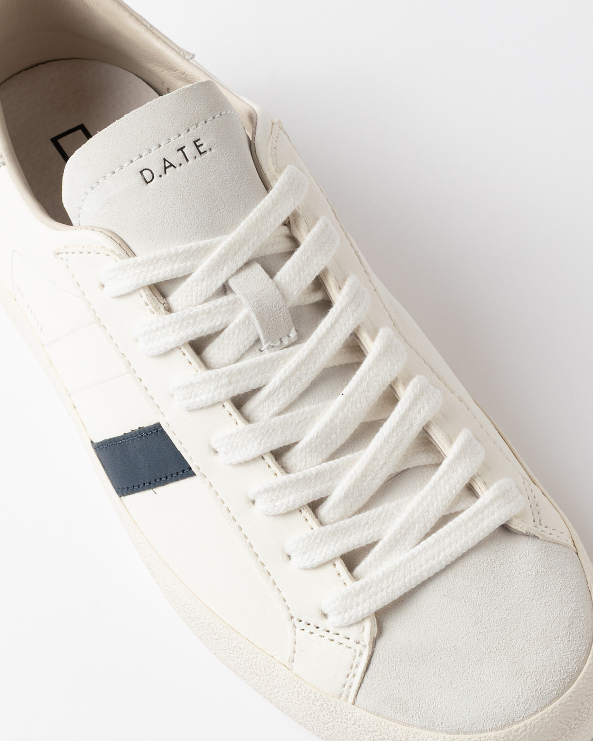 D.A.T.E.: HILL LOW NATURAL WHITE-BLUE