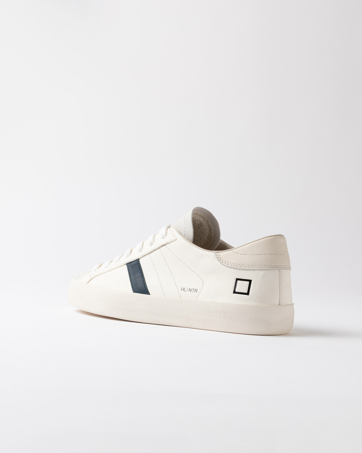 D.A.T.E.: HILL LOW NATURAL WHITE-BLUE