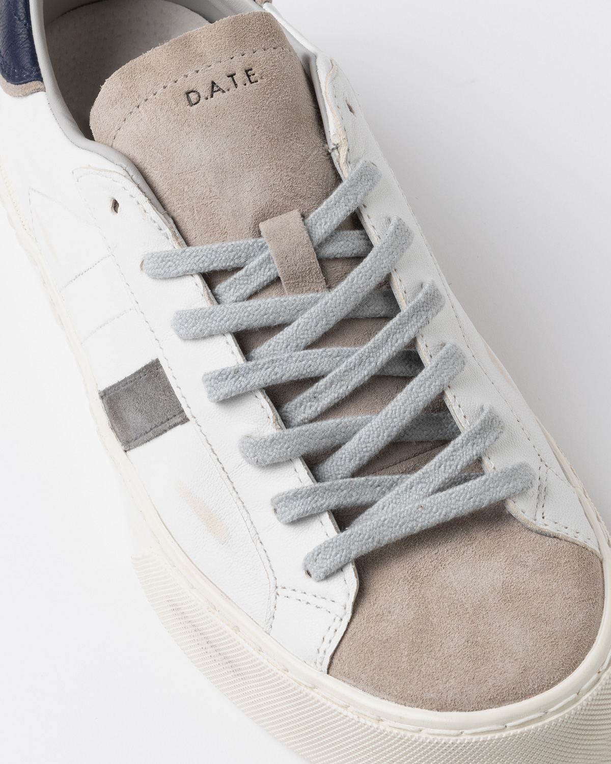 D.A.T.E.: HILL LOW SCRATCH WHITE-BLUE