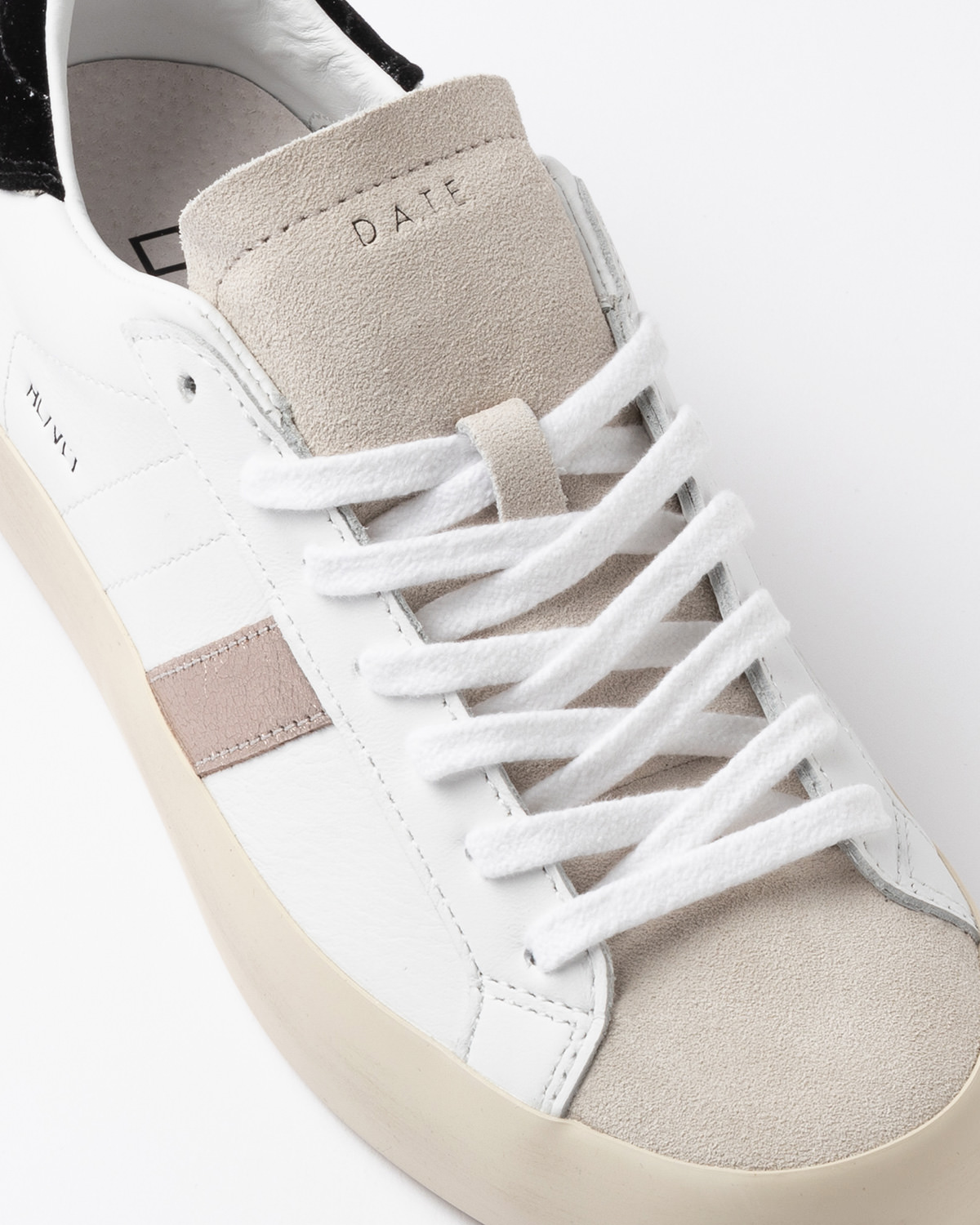 D.A.T.E.: HILL LOW SHINY WHITE-BLACK