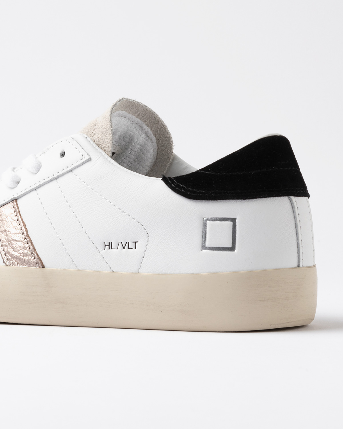 D.A.T.E.: HILL LOW SHINY WHITE-BLACK