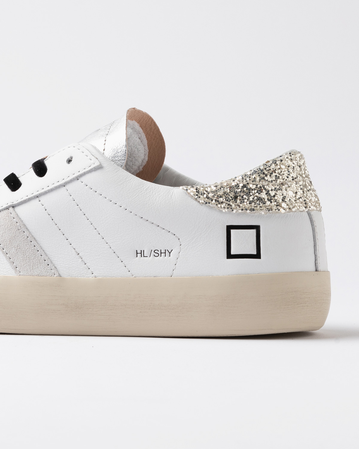 D.A.T.E.: HILL LOW SHINY WHITE-PLATINUM